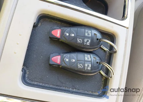 2013 Chrysler Town & Country Touring z USA, uszkodzony, nr VIN 2C4RC1BG9DR526086